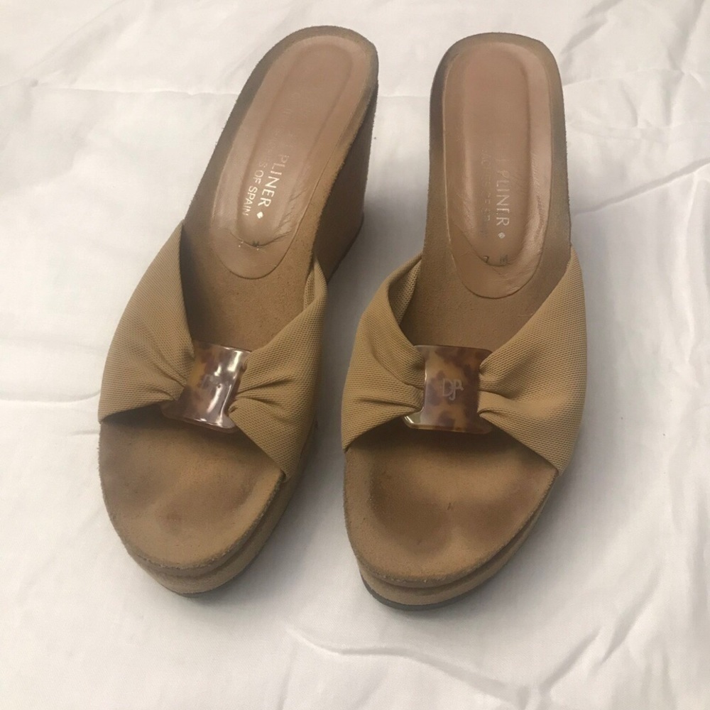 Tan Donald J Pliner Wedges